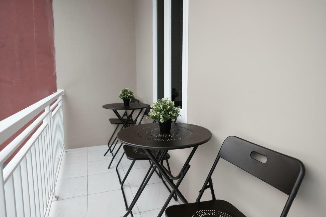 Отель Reddoorz Syariah Near Siloam Hospital Kebon Jeruk Джакарта Экстерьер фото